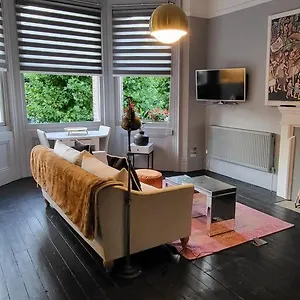 9 Modern Classic - Spacious One Bed - Great Location - Free Onsite Parking - Comfy Bed Apartment Brighton