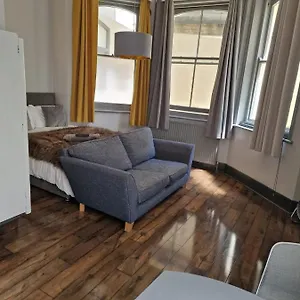 1 Comfortable Studio Apartment Brighton